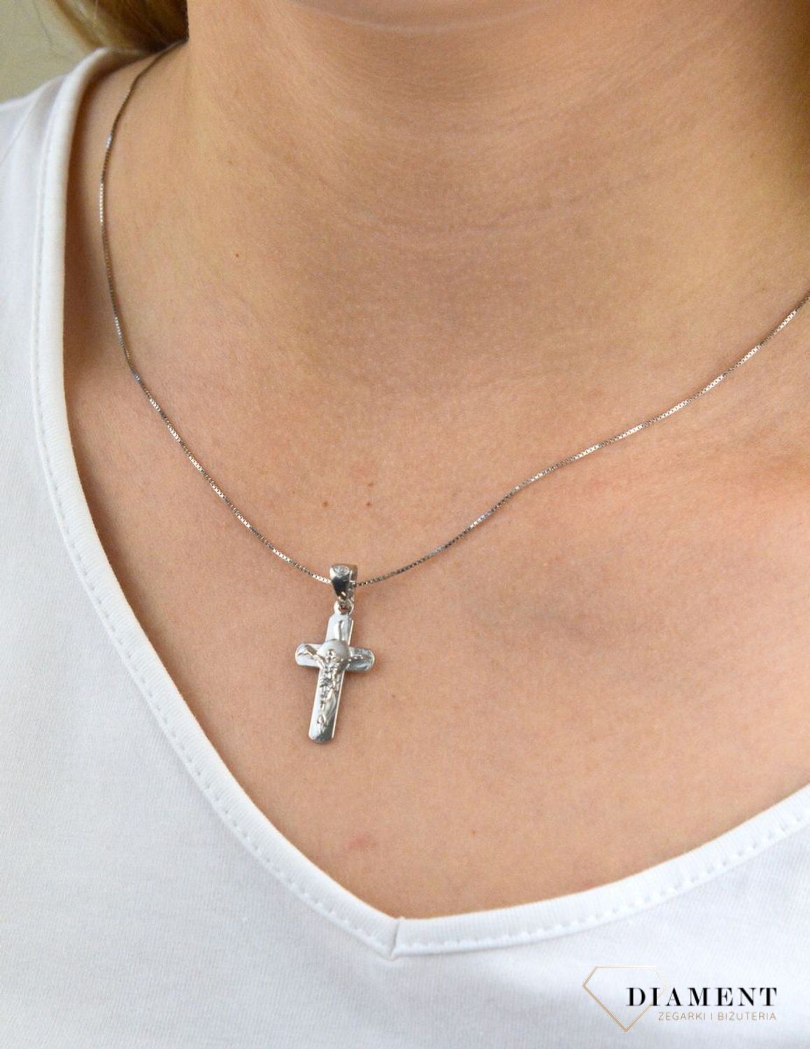 Łańcuszek srebrny kostka 0,8mm DIA-LAN-3826R-12-925 0,8mm. Łańcuszek srebrny kostka. Łańcuszek srebrny damski. Łańcuszek o splocie kostka.  Łańcuszek damski biżuteryjny. Delikatny łańcuszek srebrny. Idealny (1).jpg